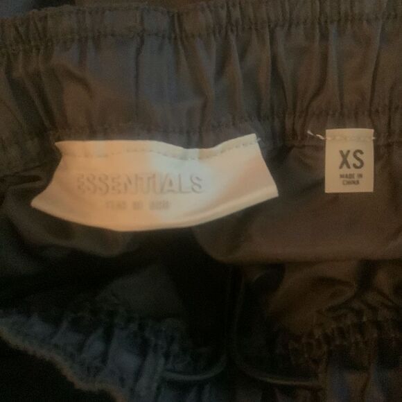 FEAR OF GOD ESSENTIALS RUNNING SHORTS - Picture 16 of 16